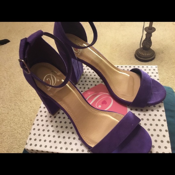 👠 - Picture 2 of 5